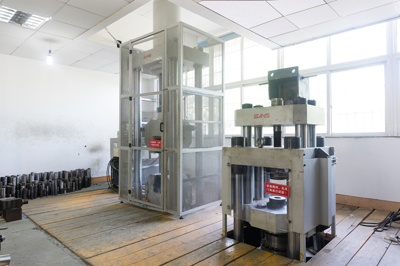 200TON-ELEKTRO-SERVO-TESTA-MAĤINO